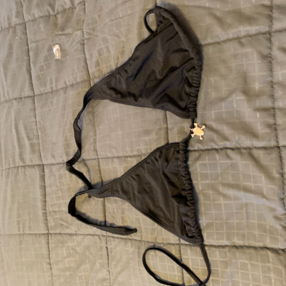 Super Cute Black Top with Crossbones Charm - Picture 1 of 2